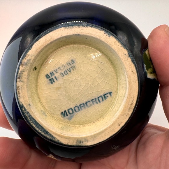 William Moorcroft Spotted Ruffled Orchid or Ruffled Lady Slipper petite vase - Picture 11 of 11